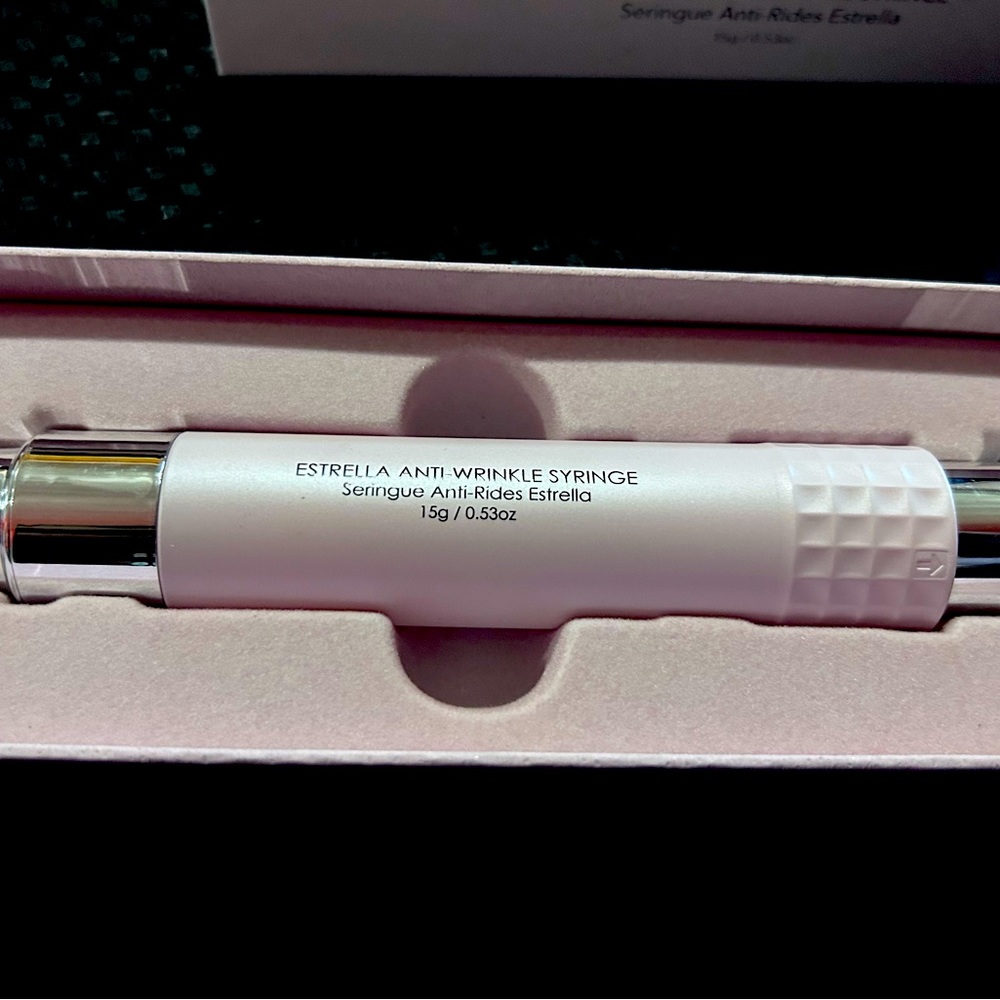 Anti wrinkle syringe